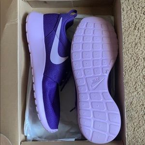 Women’s Roshe Nike shoes (used/semi/ & new)